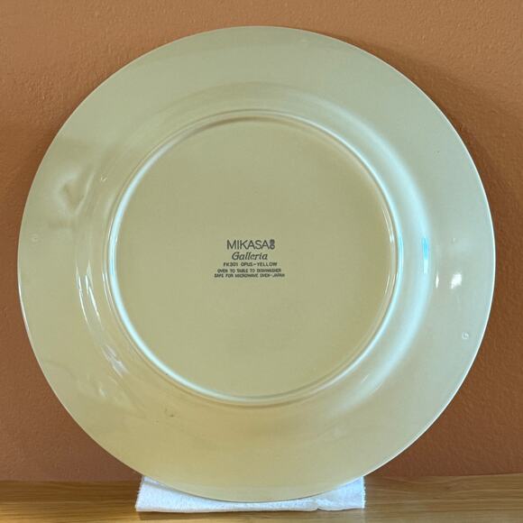 Mikasa Galleria FK301 Opus Yellow 12” chop steak plate serving platter.Cala lily - Picture 2 of 3